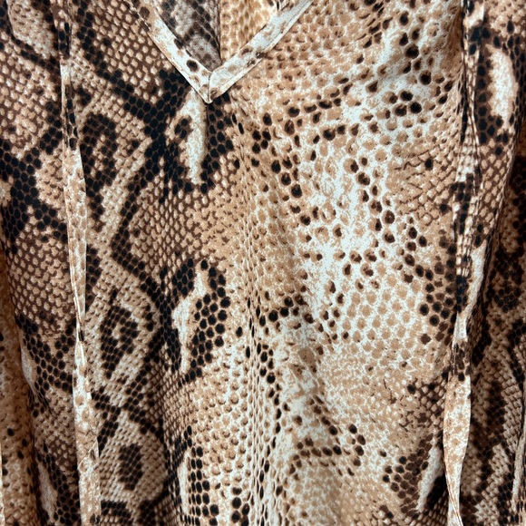 Entro snake skin reptile top ruffle sleeve tie v-neck popover lightweight small - Picture 5 of 7